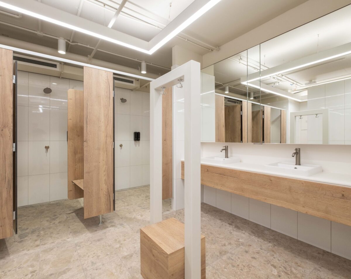 End of trip facilities and lockers at Petrie Tce